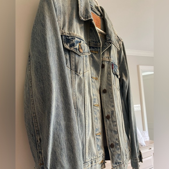 Levi’s Oversized Jean Jacket - Picture 2 of 3